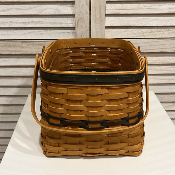 Longaberger Collectors Club Harbor Basket with protector 1998 - Picture 7 of 12